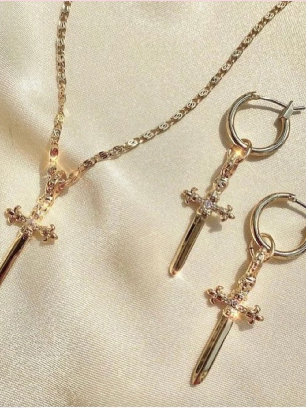 New Vanessa Mooney gold ALEXANDRA HOOP EARRINGS - Picture 10 of 15